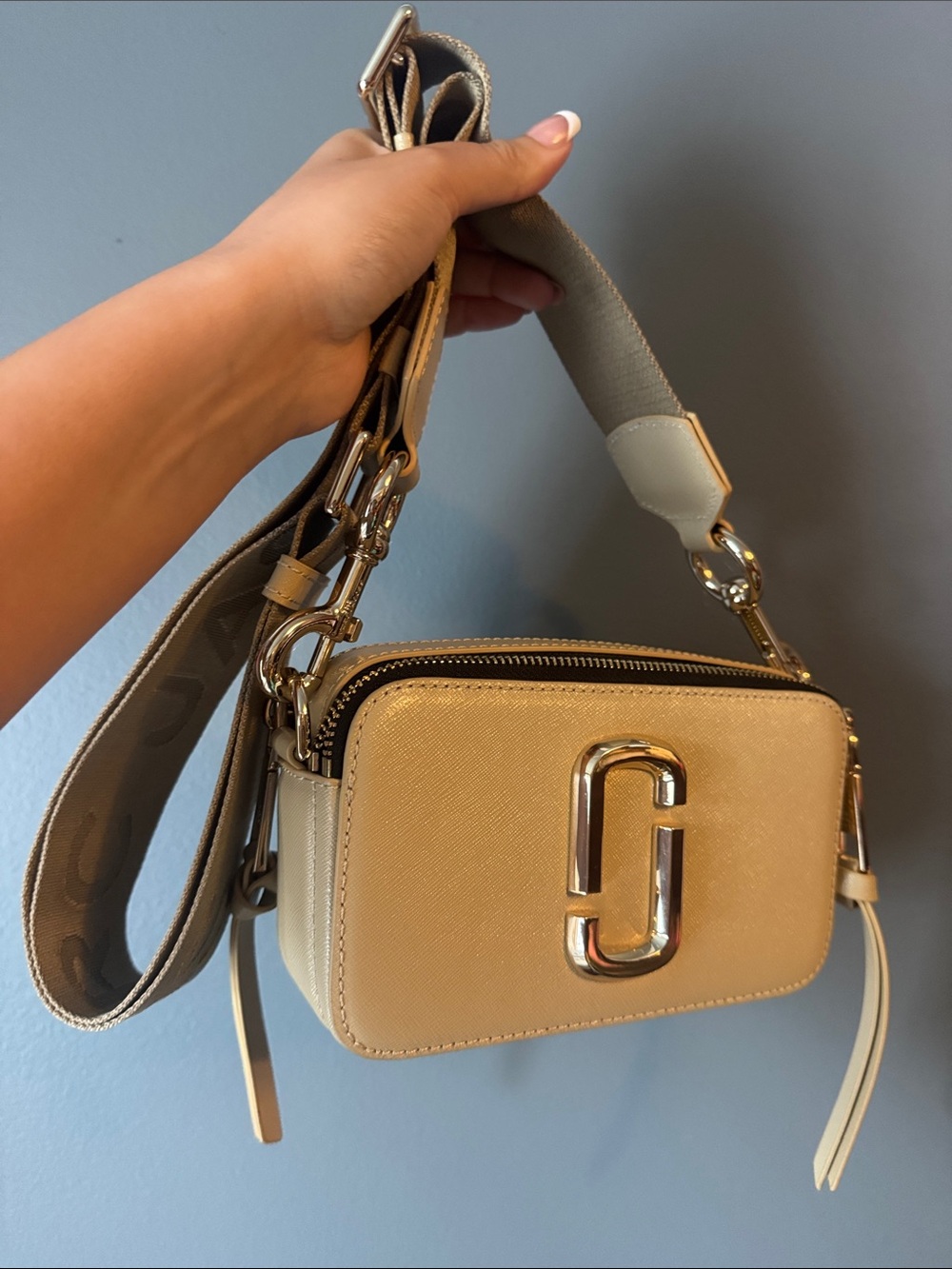Marc Jacobs Beige Snapshot Crossbody Camera Bag with Gold Hardware